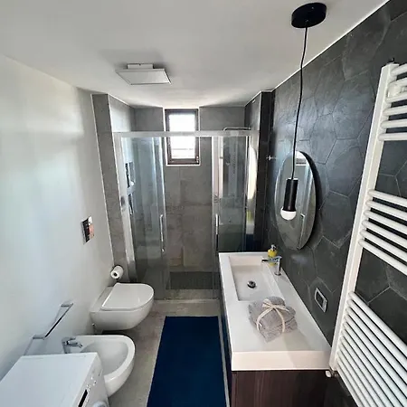 Isola Rovi דירה