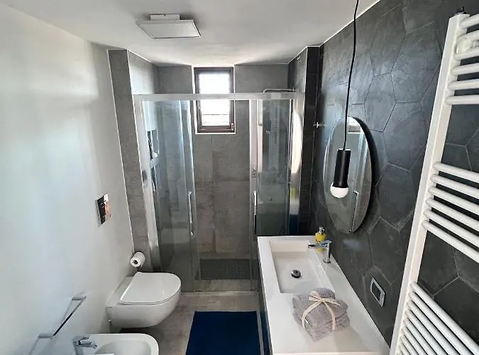 Isola Rovi Apartment